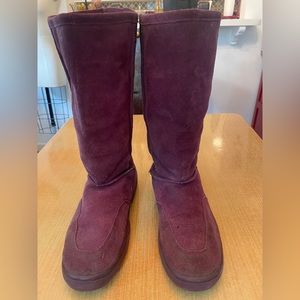 Purple suede warming boot.